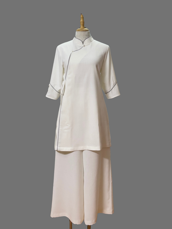 An Liên Hương – Bộ trang phục mặc đi chùa ngồi thiền, nhiều màu, cổ cao, tà dài vẽ hoa sen